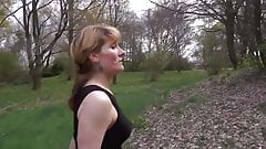 MILF im Park mit Wichse in der Fresse!