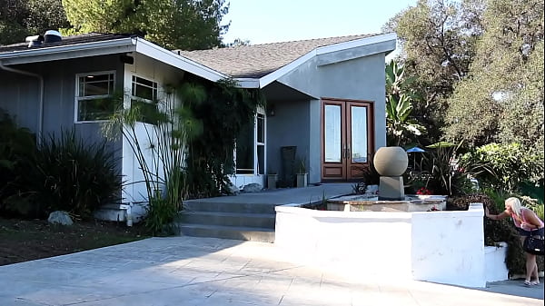 MATURE COUGAR AND BLONDE BABE – LESBO XXX